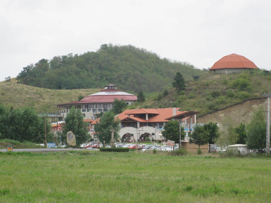 Vidor Vendeghaz Hotel แดมเยน ภายนอก รูปภาพ