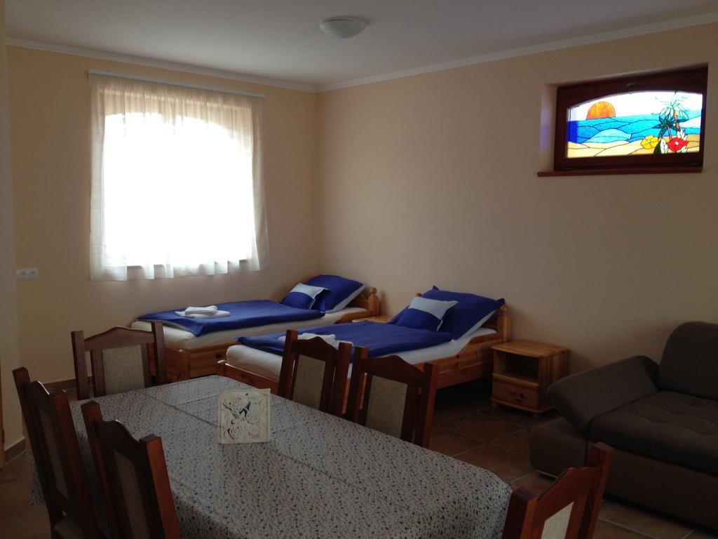 Vidor Vendeghaz Hotel แดมเยน ภายนอก รูปภาพ
