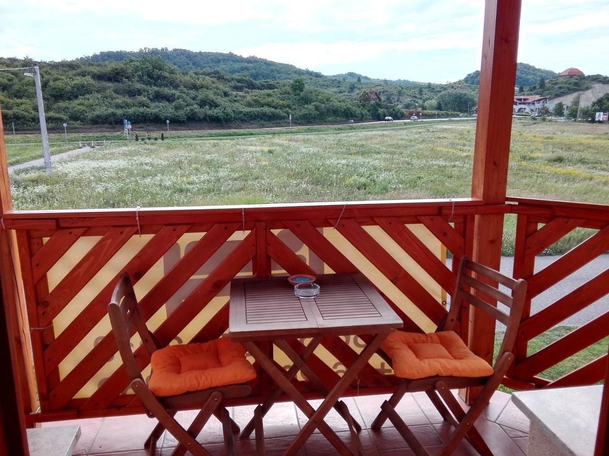Vidor Vendeghaz Hotel แดมเยน ภายนอก รูปภาพ